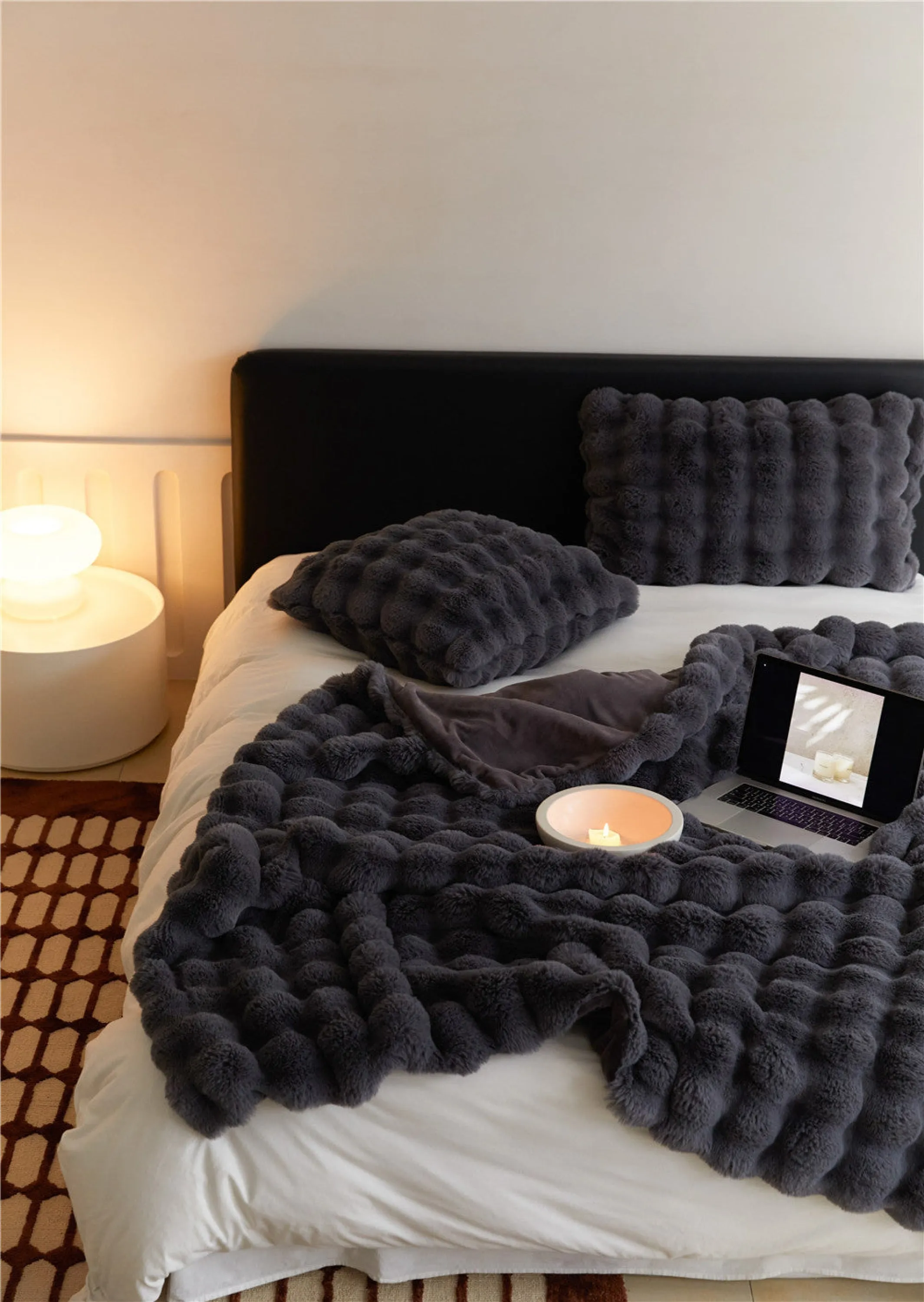 Fluffy Plush Throw Blanket / Blue